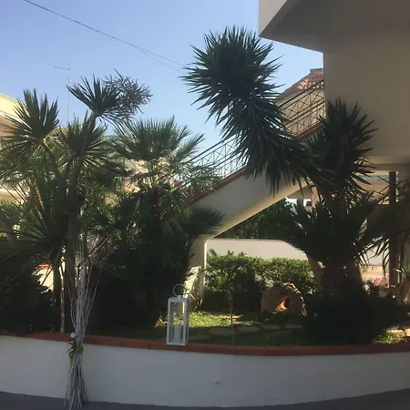Femily Di Puglia In - Bari 4* Grumo Appula